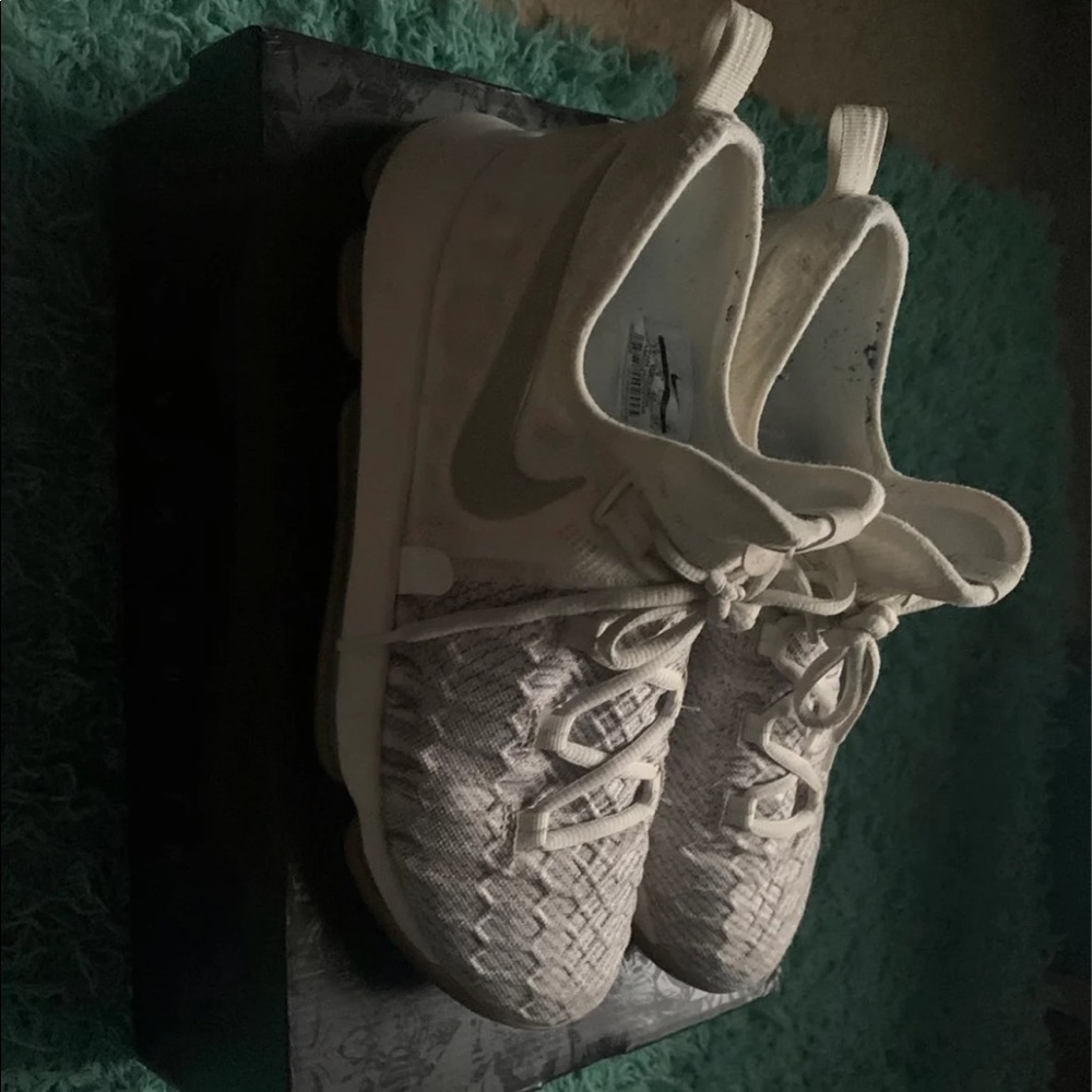 NIKE ZOOM KD 9
